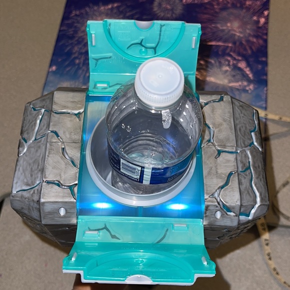 DISNEY PARKS EXCLUSIVE-MARVEL AVENGERS THOR HAMMER LIGHT UP DRINK HOLDER - Picture 10 of 14